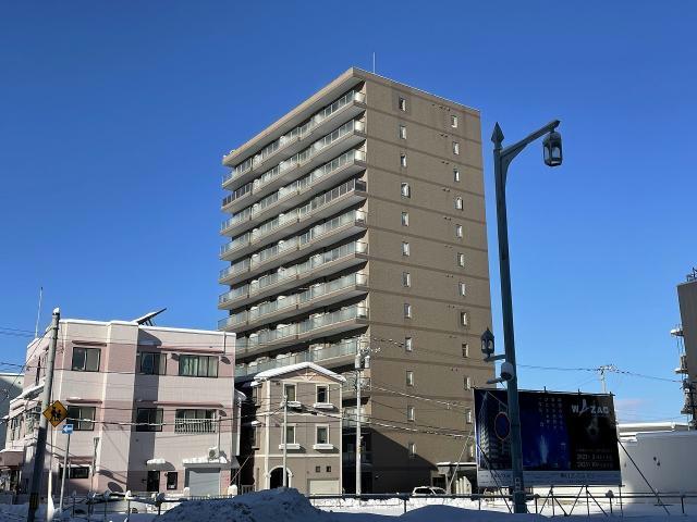 函館市本町のマンションの建物外観