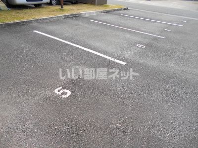 【ヴァンセットモネの駐車場】