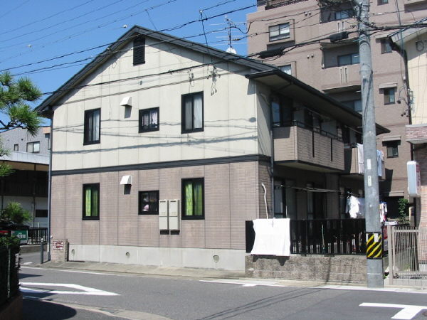 【名古屋市中川区西伏屋のアパートの建物外観】