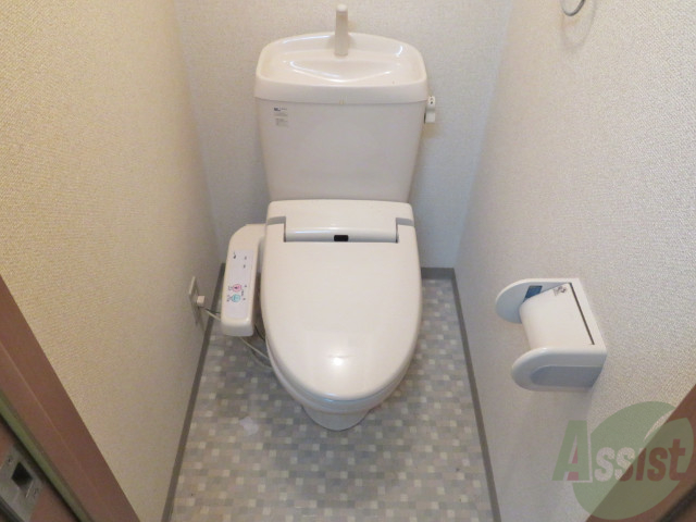 トイレ　ウォシュレット機能がついたトイレです。安心して使用できますね