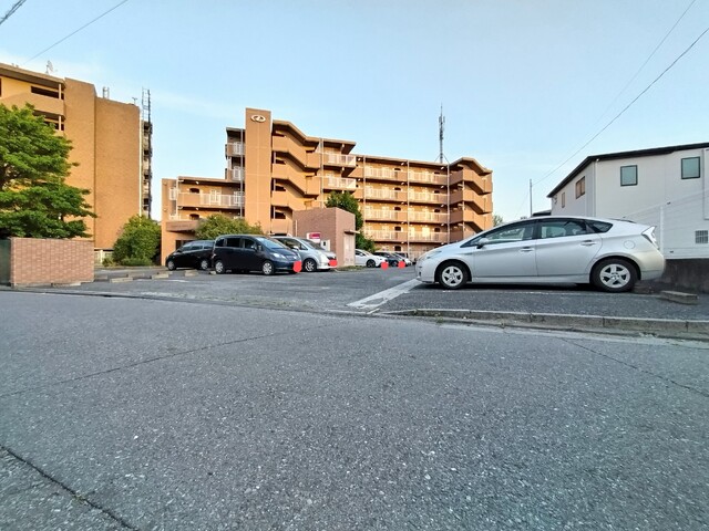 【さいたま市浦和区領家のマンションの駐車場】