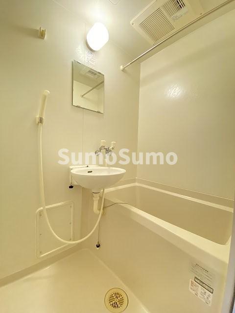 バス・シャワールーム　落ち着いた空間のお風呂です