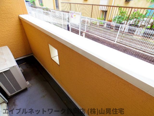 バルコニー　バルコニーからの眺めを楽しみながら食事をしませんか