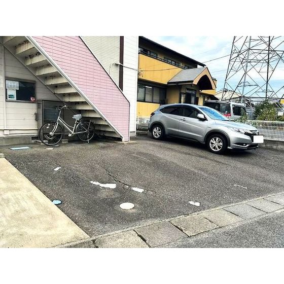 【郡山市安積荒井のアパートの駐車場】