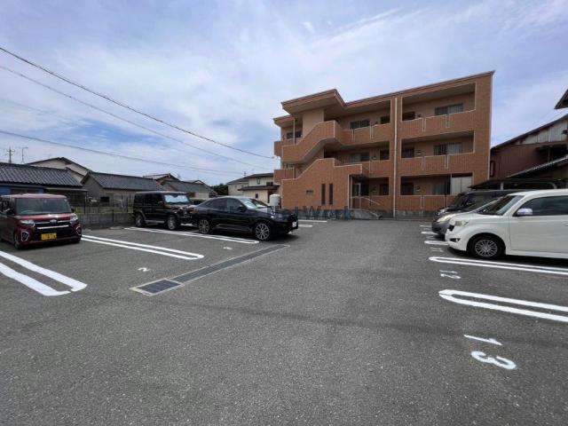 【豊橋市新栄町のマンションの駐車場】