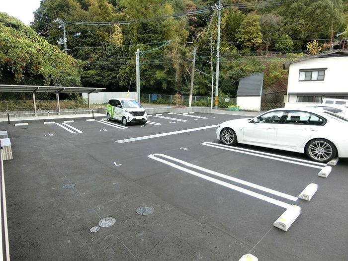 【広島市東区尾長東のアパートの駐車場】