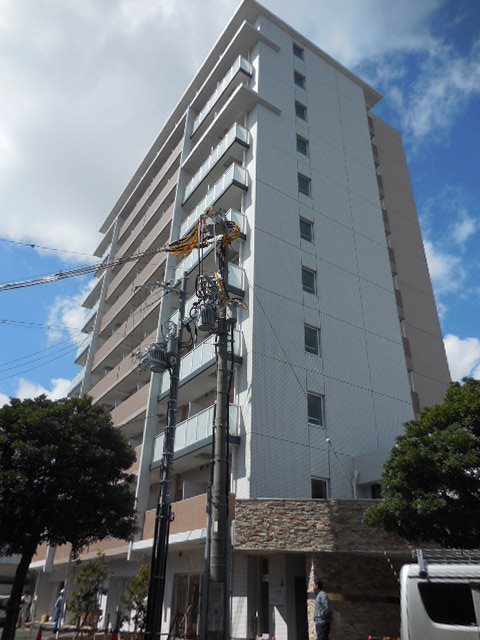 【尼崎市杭瀬本町のマンションの建物外観】