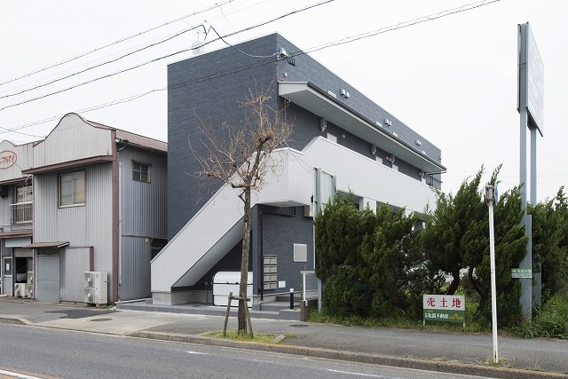 【名古屋市中村区名西通のアパートの建物外観】