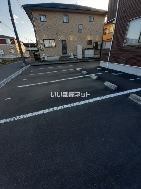 【郡山市安積町日出山のアパートの駐車場】