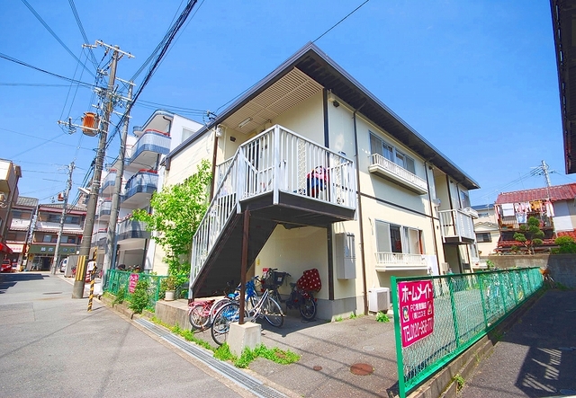 シャトー香里園Ｂ棟の建物外観