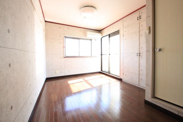 居室・リビング　別のお部屋のお写真です！