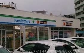 コンビニ　ファミリーマートふく薬品名護店（コンビニ）まで973m