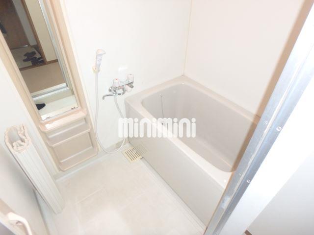 バス・シャワールーム　写真他号室参照。