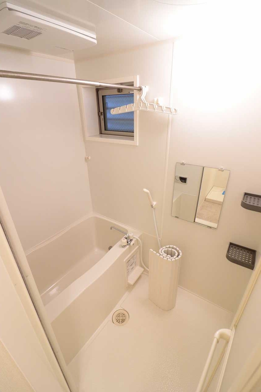 バス・シャワールーム　＊同物件、別部屋になります。