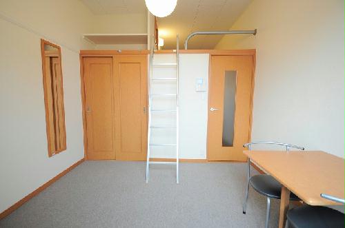 居室・リビング　2Fカーペット。