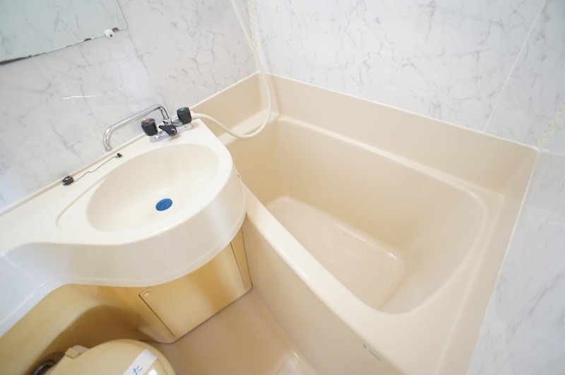 バス・シャワールーム　同物件別部屋イメージ