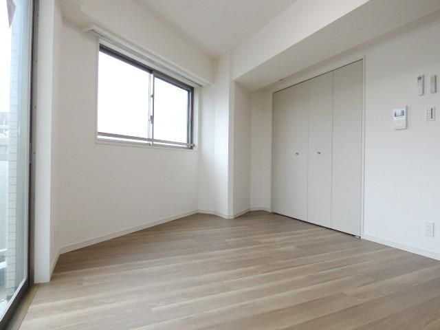 居室・リビング　２面採光のお部屋になります