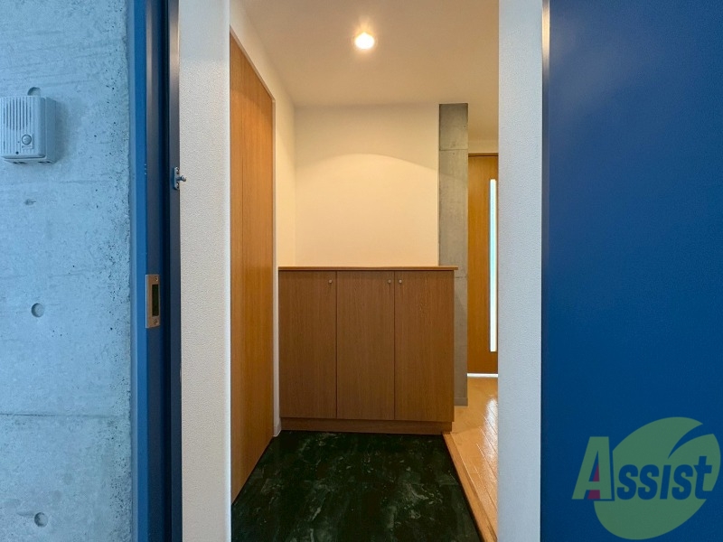 玄関　玄関の様子です。明るい印象ですね。気分もあがりそう。