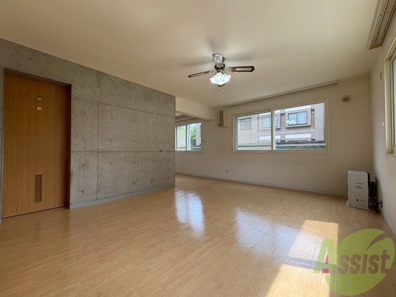 居室・リビング　広くてキレイなお部屋が広がっていて、充実した生活が送れそう。