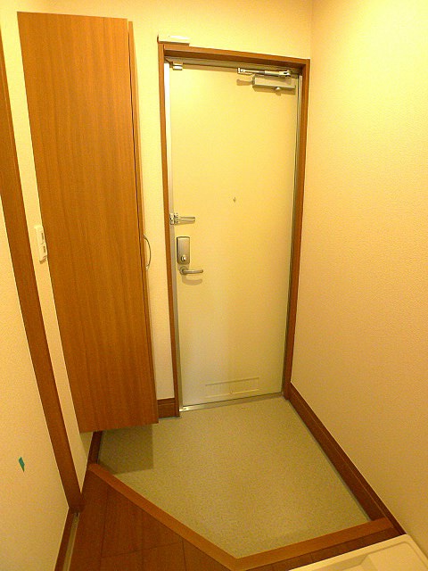 玄関　同タイプの参考写真になります。