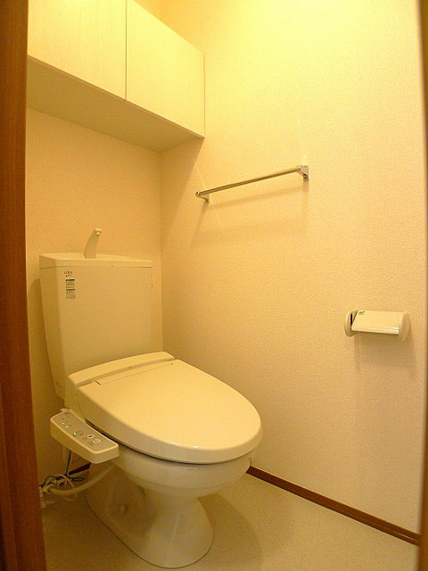 トイレ　同タイプの参考写真になります。