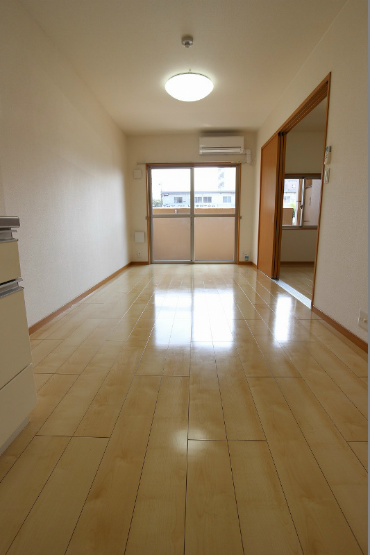 居室・リビング　傷が付きにくいクッションフロア採用