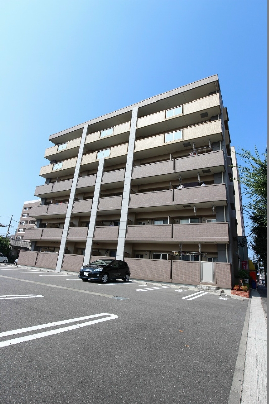 建物外観　外観　人気の築浅オートロック付きマンション空き予定出ました。