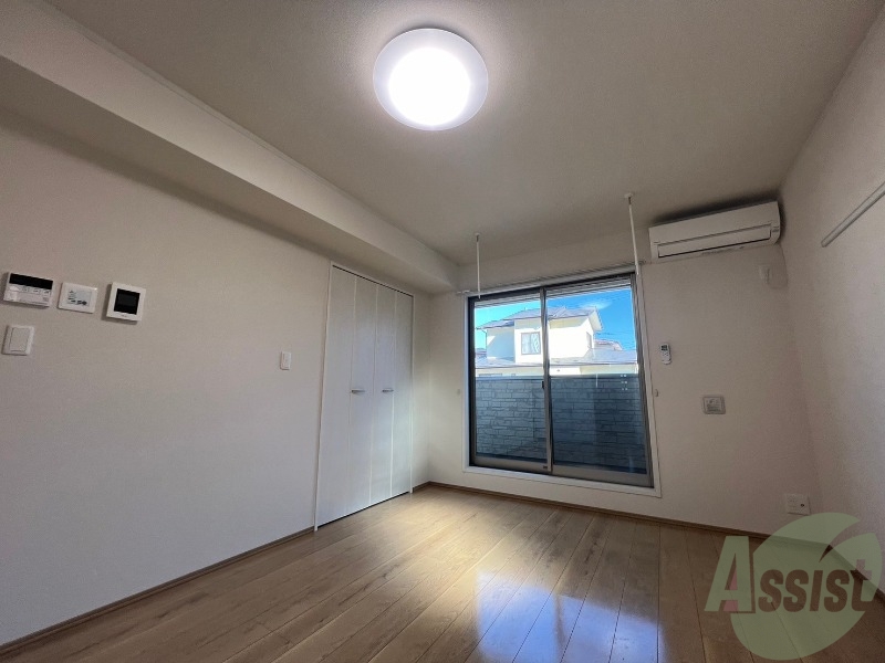 その他部屋・スペース　シンプルな洋室は使い勝手が良さそうですね。