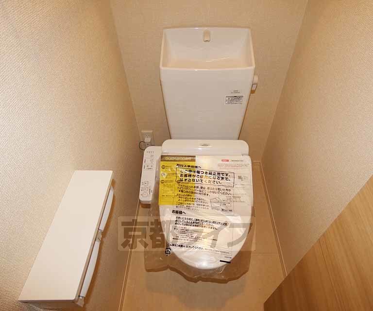 トイレ　ウォシュレット完備。