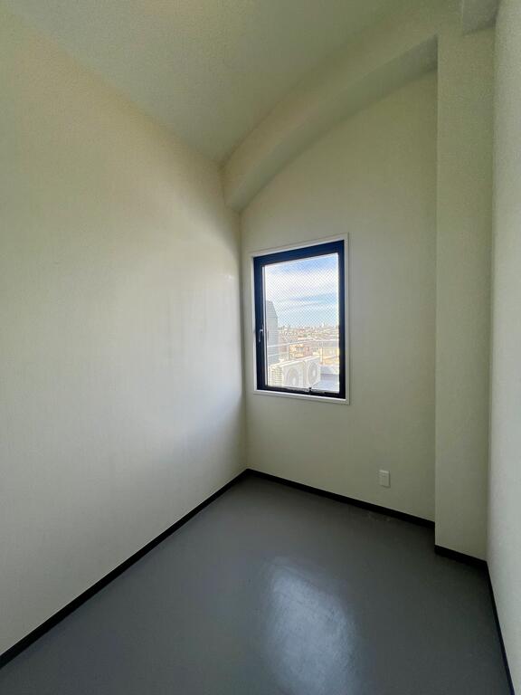 収納　キャリーケースや季節物が収納できる納戸（10.02撮影）