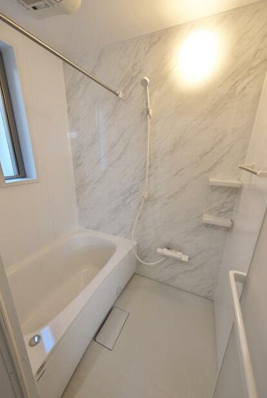 バス・シャワールーム　追焚・浴室乾燥機付