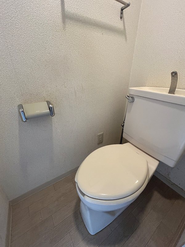 トイレ　温水洗浄便座へ変更予定です