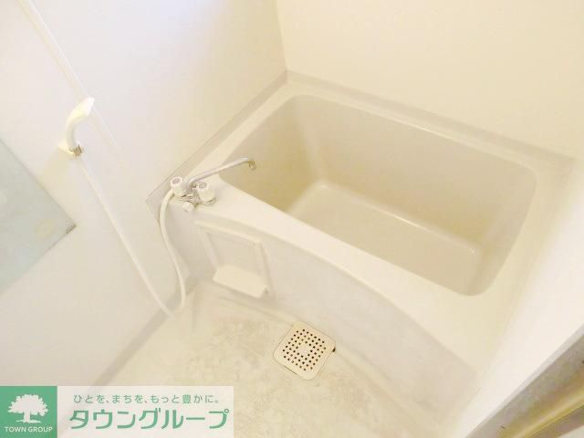 バス・シャワールーム　ゆったりとしたバスルーム