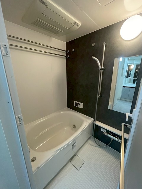 バス・シャワールーム　浴室乾燥付きお風呂になります