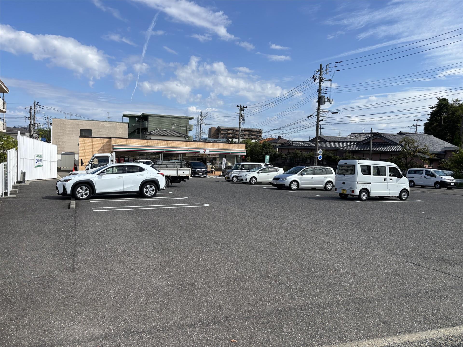 コンビニ　セブンイレブン（コンビニ）まで350m