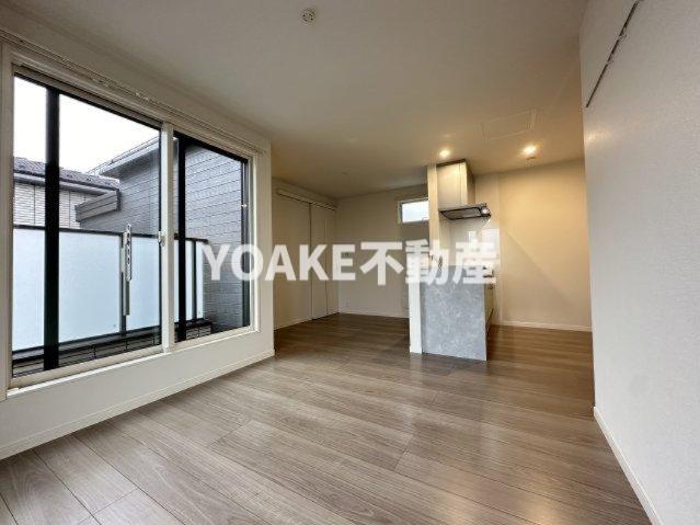 居室・リビング　別部屋の画像となります。画像と現況が異なる場合、現況優先。