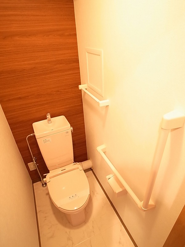 トイレ　あると便利な手すり付