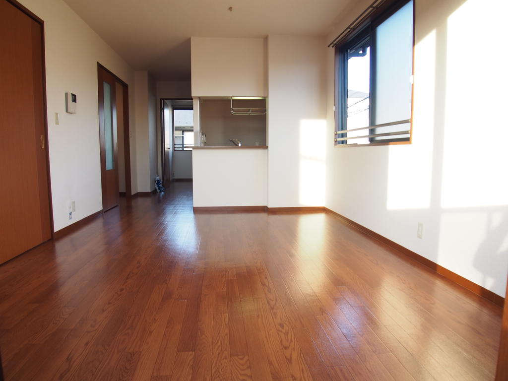 居室・リビング　人気の対面式キッチンはリビング合わせて13.5帖の広さ！！