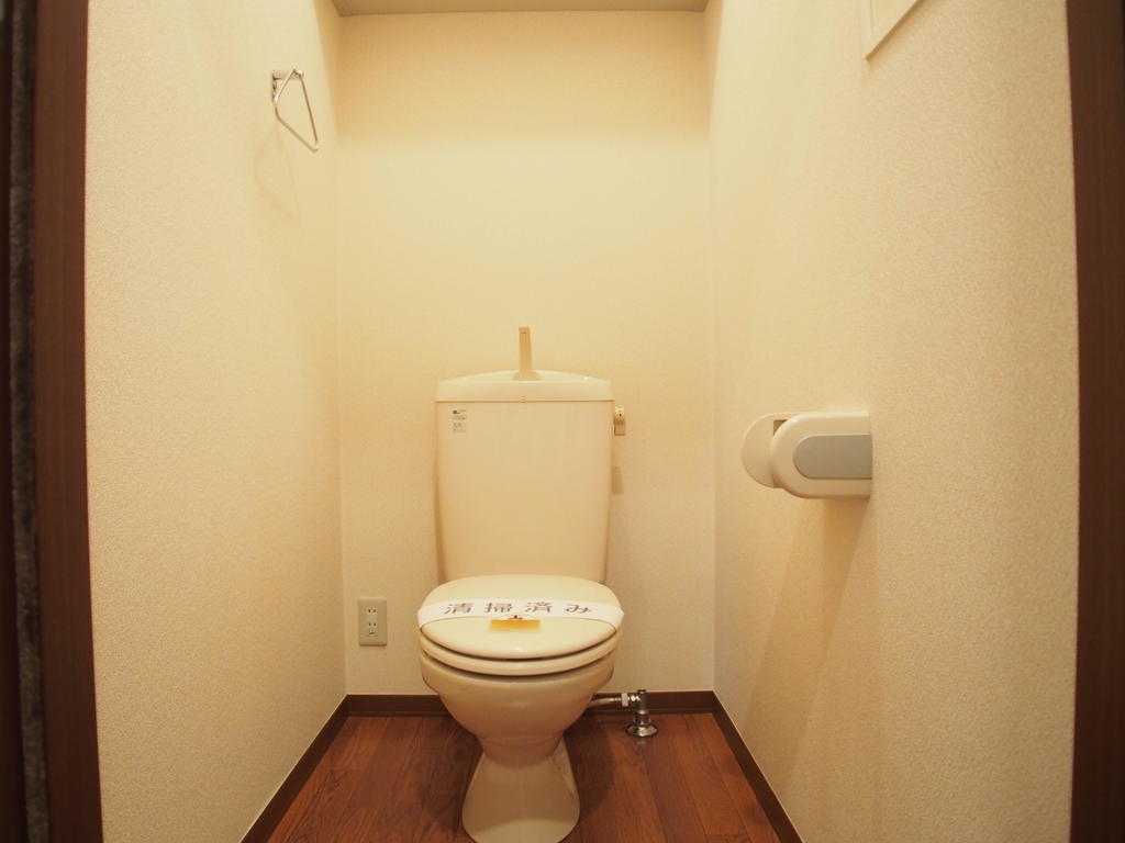 トイレ　あると便利な棚が上段に設置されたトイレ！！