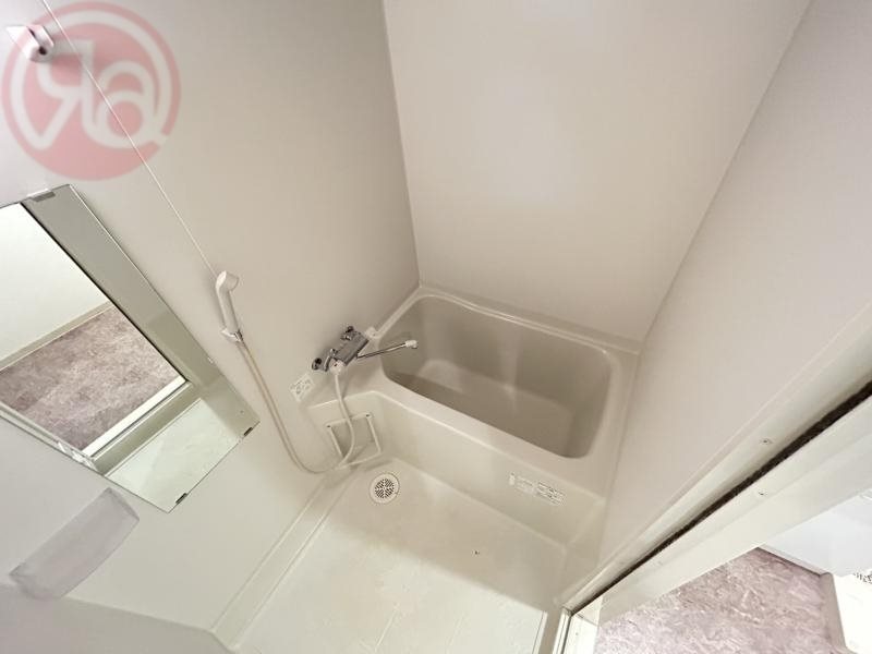 バス・シャワールーム　コンパクトで使いやすいお風呂です