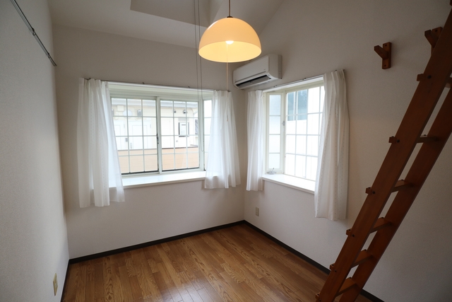 居室・リビング　参考写真（同物件別部屋）