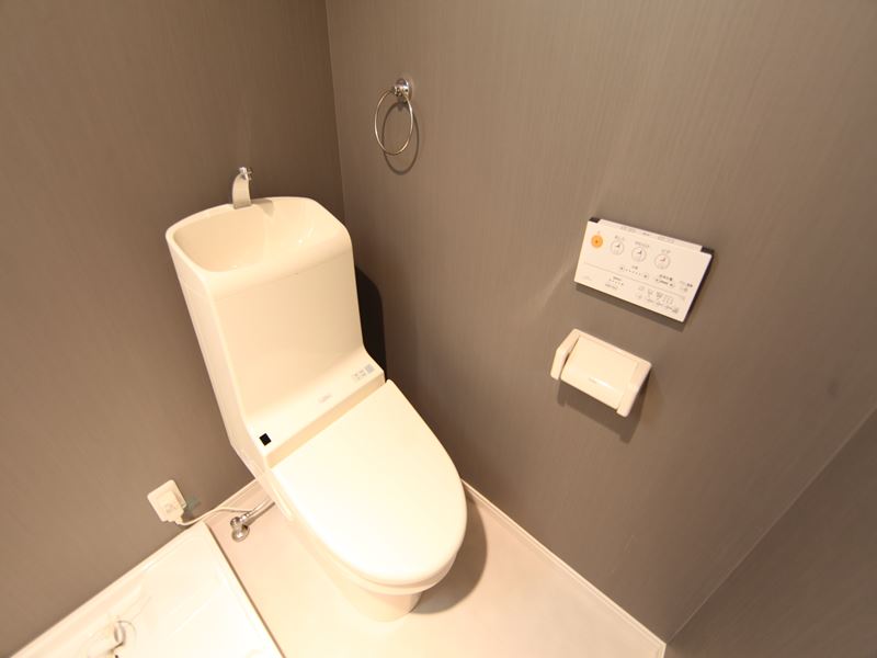 トイレ　温水洗浄便座