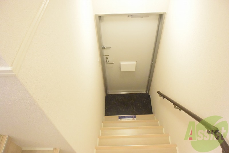 玄関　内階段タイプです！！