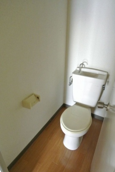 トイレ　別号室写真です