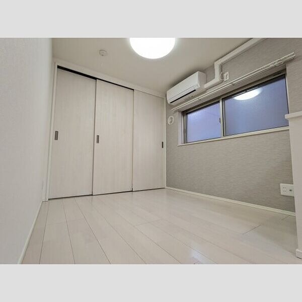 その他部屋・スペース　洋室3.3帖　クローゼット（収納充実してます）