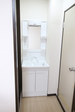 洗面設備　使いやすい洗面所です