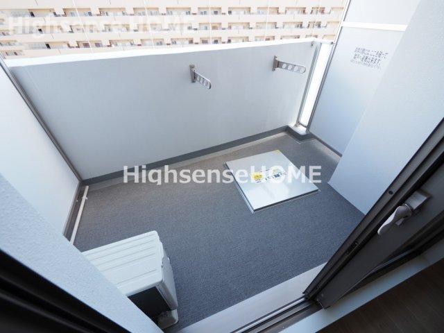 バルコニー　暖かな日差しのふりそそぐバルコニー