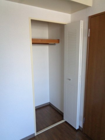 収納　洋室１　収納　※別号室の参考写真です(現況優先・仕様違いの場