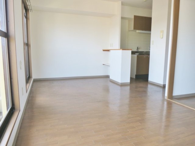 居室・リビング　※別号室の参考写真(現況優先・仕様違いの場合あり)