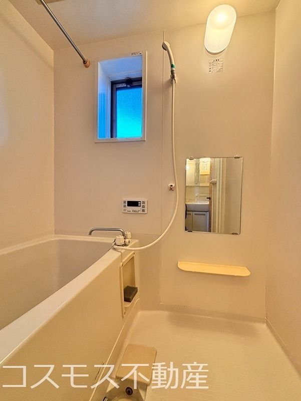バス・シャワールーム　別のお部屋の同仕様写真です。